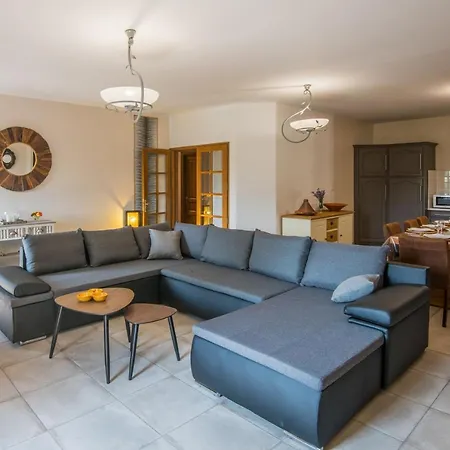 Casa de Férias Les Roses D'angelina - Superbe Maison Avec Piscine Montlaur (Aveyron)