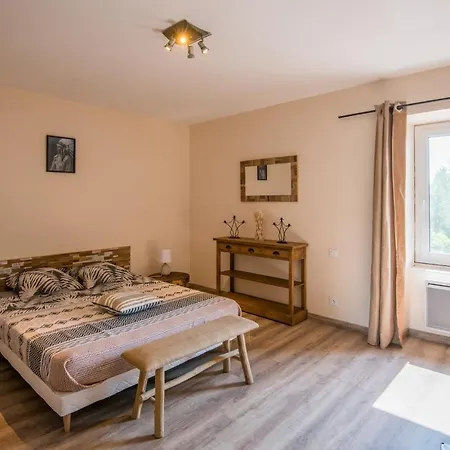 Casa de Férias Les Roses D'angelina - Superbe Maison Avec Piscine