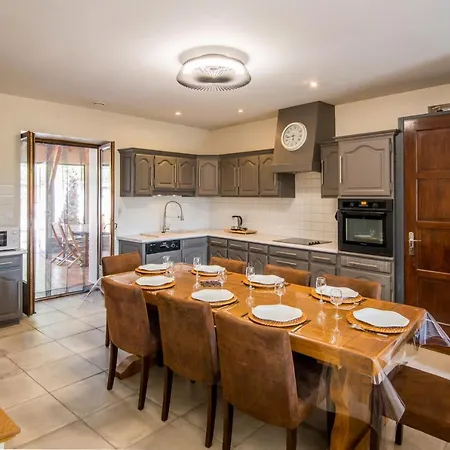 Les Roses D'angelina - Superbe Maison Avec Piscine Casa de Férias Montlaur (Aveyron)