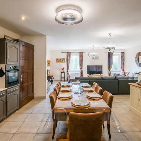 Les Roses D'angelina - Superbe Maison Avec Piscine Montlaur (Aveyron)