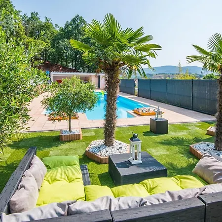 Les Roses D'angelina - Superbe Maison Avec Piscine Montlaur (Aveyron)