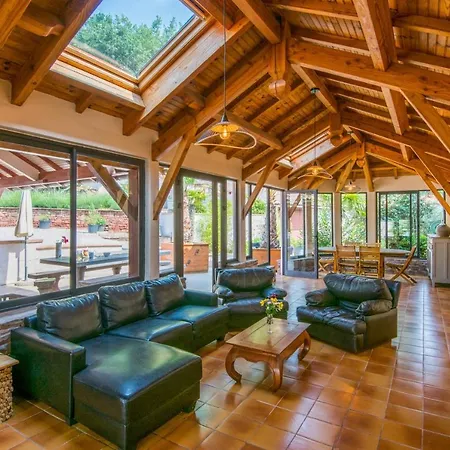 Les Roses D'angelina - Superbe Maison Avec Piscine Hébergement de vacances Montlaur (Aveyron)