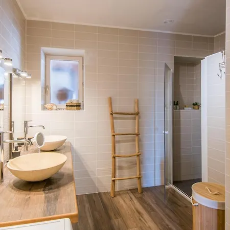 Les Roses D'angelina - Superbe Maison Avec Piscine Montlaur (Aveyron)