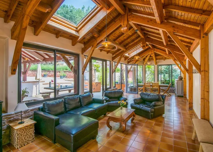 Les Roses D'angelina - Superbe Maison Avec Piscine Hébergement de vacances Montlaur (Aveyron)