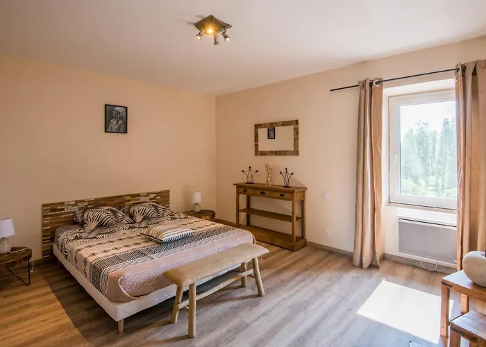 Hébergement de vacances Les Roses D'angelina - Superbe Maison Avec Piscine