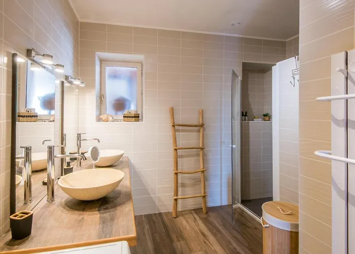 Les Roses D'angelina - Superbe Maison Avec Piscine Montlaur (Aveyron)